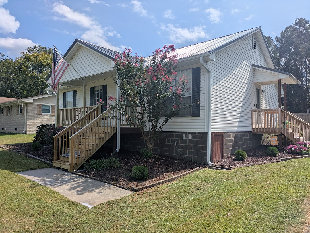 Gentle exterior soft wash restoring homes’ beauty and curb appeal in Dalton.