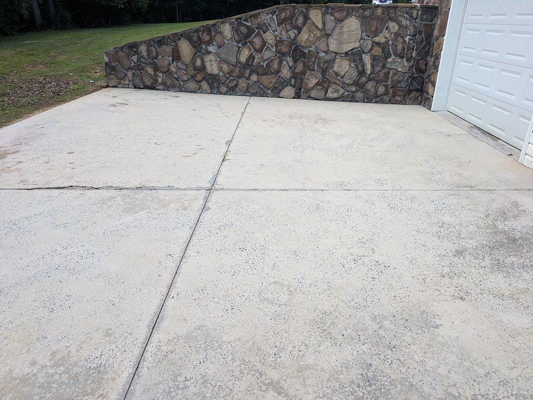 Superior Concrete and Rock Wall Cleaning in Chatsworth, Ga